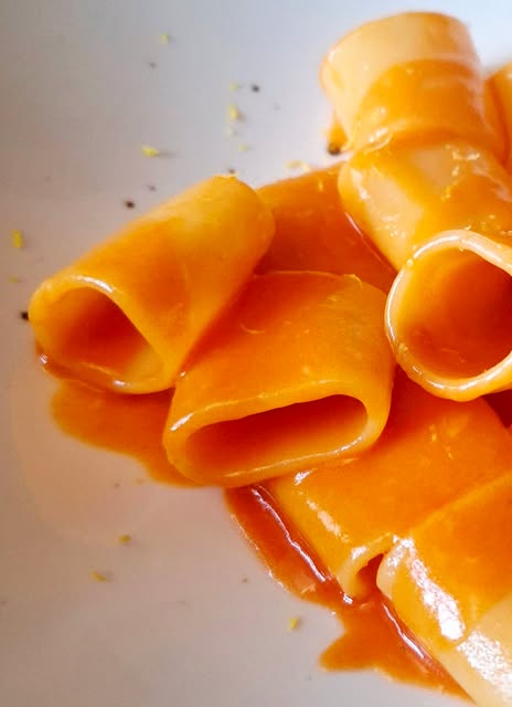 Pasta con salsa intensa, piatto reale del Bistrot del Portico